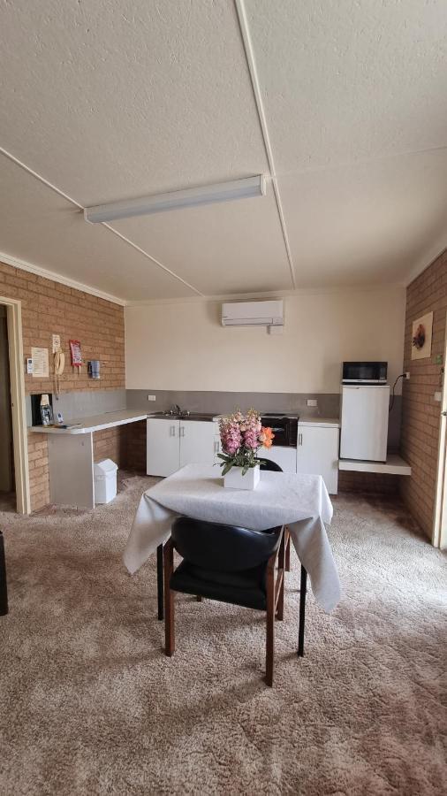 Lone Pine Motel Corowa Esterno foto